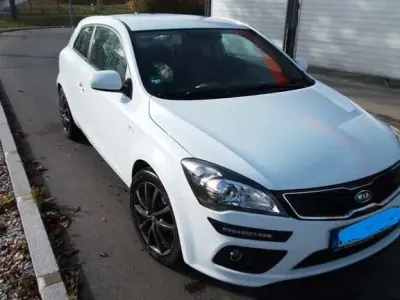 Używany Kia ProCeed Edition 7 125 KM (91 kW) 2012 Biały Hatchback