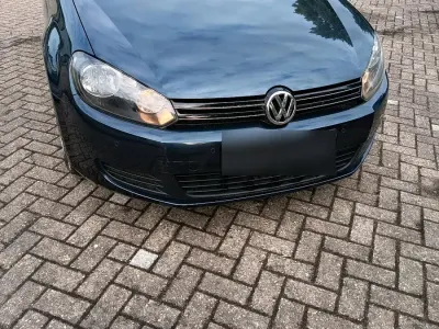 Gebraucht VW Golf VI 105 PS (77 kW) 2010 Blau Kleinwagen