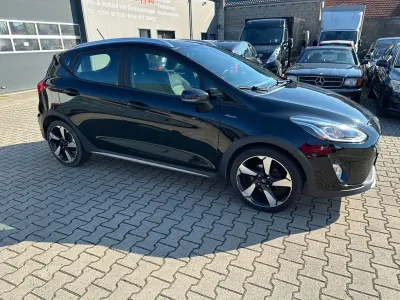Gebraucht Ford Fiesta Active 101 PS (74 kW) 2018 Schwarz Kleinwagen
