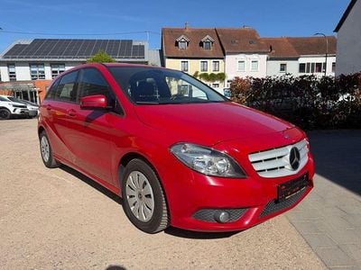 Usata Mercedes B180 109 CV (80 kW) 2012 Rosso Monovolume