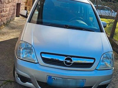 Usado Opel Meriva Cosmo 105 HP (77 kW) 2007 Prateado Monovolume