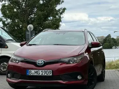 Gebraucht Toyota Auris Hybrid 99 PS (72 kW) 2018 Rot Limousine