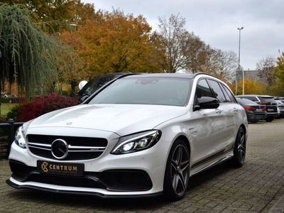 Weiß Gebraucht 2017 Mercedes C63S AMG AMG Limousine | 54.750 € (Teuer)