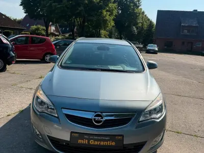 Gebraucht Opel Astra 140 PS (102 kW) 2012 Grau Kombi