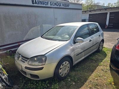Usata VW Golf IV 75 CV (55 kW) 2004 Argento Berlina