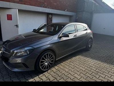Gebraucht Mercedes A200 Style 136 PS (100 kW) 2015 Grau Limousine