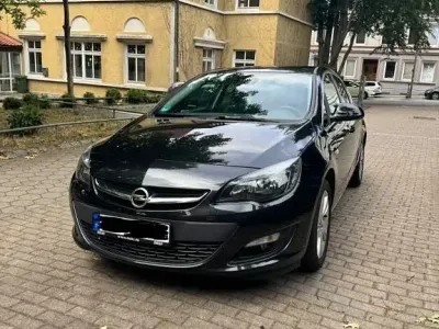 Gebraucht Opel Astra Energy 116 PS (85 kW) 2014 Schwarz Limousine
