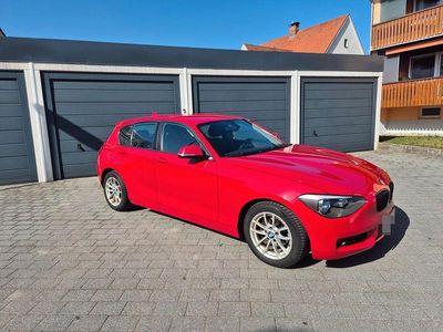 Gebraucht BMW 114 102 PS (75 kW) 2012 Rot Kleinwagen