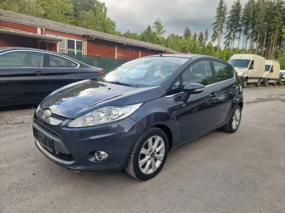 Gebraucht Ford Fiesta Titanium 90 PS (66 kW) 2009 Grau Limousine