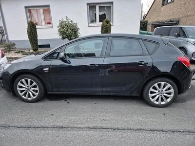 Gebraucht Opel Astra 140 PS (102 kW) 2013 Schwarz Limousine