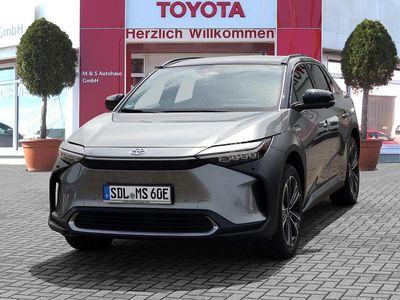 Gebraucht Toyota bZ4X Basis 160 kW (218 PS) 2022 Silber SUV