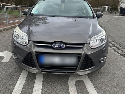 Gebraucht Ford Focus Titanium 125 PS (91 kW) 2014 Grau Kombi