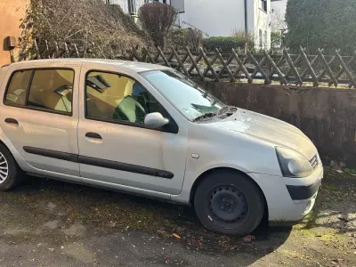 Gebraucht Renault Clio II Authentique 75 PS (55 kW) 2003 Silber Limousine