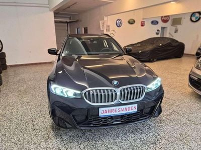 Black sapphire metallic Gebraucht 2025 BMW 330 M Sport Kombi | 36.699 €