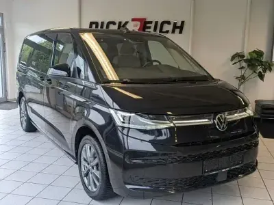 Gebraucht VW Multivan Life 150 PS (110 kW) 2023 Schwarz Van / Kleinbus
