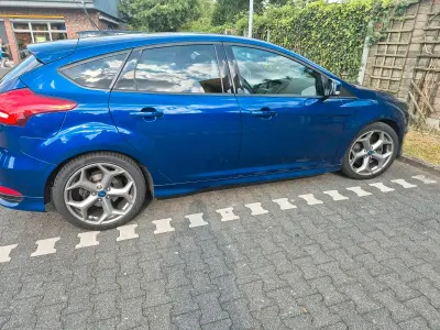 Gebraucht Ford Focus ST 185 PS (136 kW) 2016 Blau Limousine