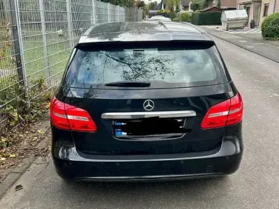 Gebraucht Mercedes B180 109 PS (80 kW) 2012 Schwarz Van / Kleinbus