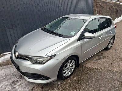 Silber Gebraucht 2016 Toyota Auris Edition Limousine | 9.700 € (Guter Preis)