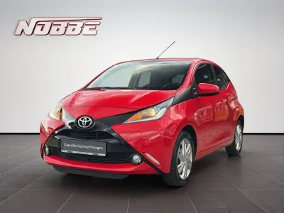 Gebraucht Toyota Aygo X-play 69 PS (50 kW) 2016 Rot Kleinwagen
