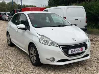 Gebraucht Peugeot 208 Active 82 PS (60 kW) 2012 Weiß Kleinwagen