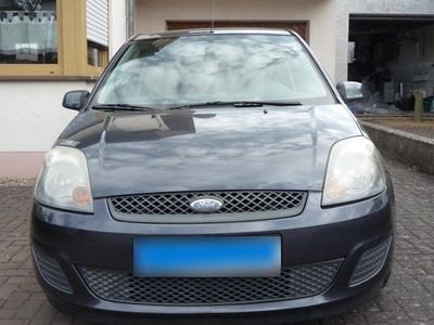Gebraucht Ford Fiesta Ambiente 60 PS (44 kW) 2008 Grau Kleinwagen