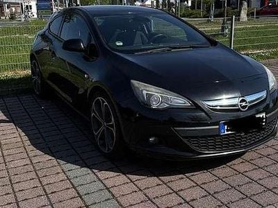 Usata Opel Astra GTC Edition 179 CV (131 kW) 2012 Nero Berlina