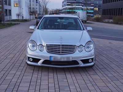 Usata Mercedes E500 AMG 387 CV (284 kW) 2007 Argento Berlina