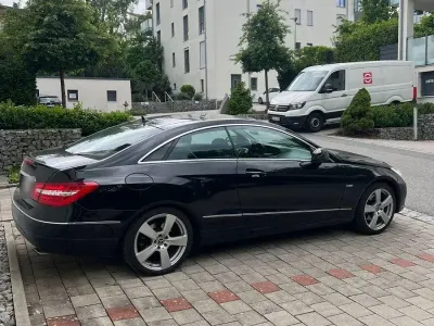 Używany Mercedes E300 252 KM (185 kW) 2012 Czarny Coupe