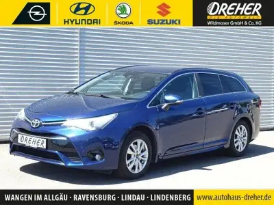 Usata Toyota Avensis Edition-S 147 CV (108 kW) 2016 Blu Station wagon
