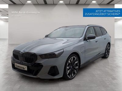 Usata BMW 550e M Sport 489 CV (359 kW) 2025 Grigio Station wagon