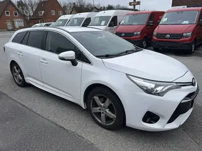 Gebraucht Toyota Avensis Comfort 143 PS (105 kW) 2016 Weiß Kombi