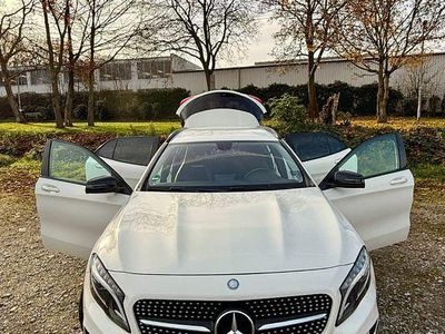 Weiß Gebraucht 2015 Mercedes GLA200 AMG line SUV | 15.900 € (Fairer Preis)