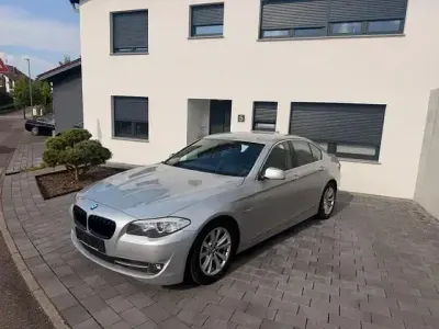 Gebraucht BMW 523 Sport Line 204 PS (150 kW) 2010 Sophistograu Limousine