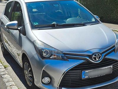 Gebraucht Toyota Yaris Style 99 PS (72 kW) 2016 Schwarz Kleinwagen