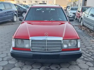 Gebraucht Mercedes E230 132 PS (97 kW) 1986 Rot Kombi