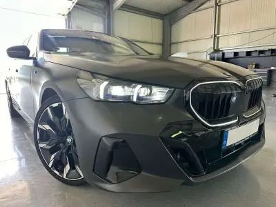 Gebraucht BMW 520 M Sport 197 PS (144 kW) 2023 Frozen deep grey metallic Limousine