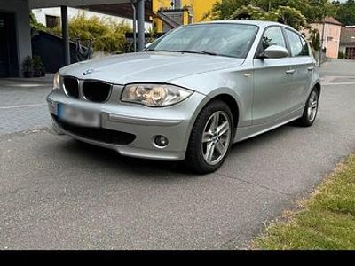 Silber Gebraucht 2005 BMW 116 Kleinwagen | 3.100 €