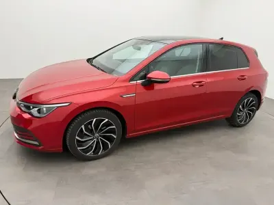 Gebraucht VW Golf VIII Style 150 PS (110 kW) 2023 Rot Limousine