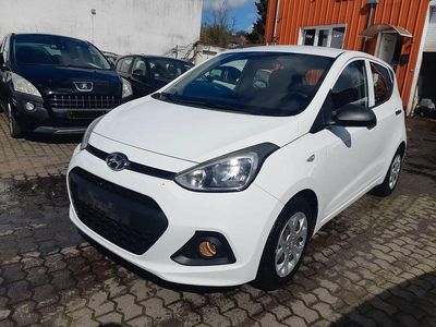 Gebraucht Hyundai i10 Classic 67 PS (49 kW) 2015 Weiß Kleinwagen