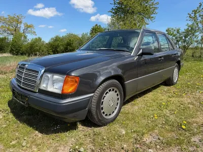 Gebraucht Mercedes E230 131 PS (96 kW) 1990 Grau Limousine