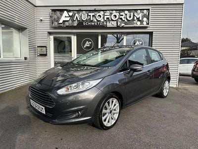 Grau Gebraucht 2015 Ford Fiesta Titanium Limousine | 6.490 € (Fairer Preis)