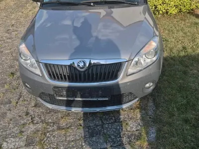 Gebraucht Skoda Roomster 106 PS (77 kW) 2014 Silber Van / Kleinbus