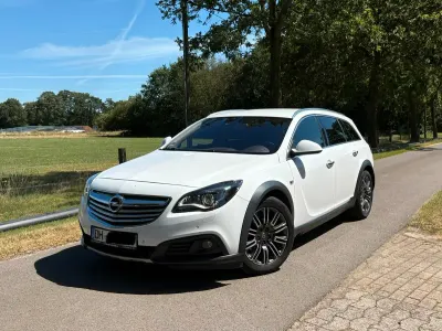 Gebraucht Opel Insignia Country Tourer 163 PS (119 kW) 2014 Weiß Kombi