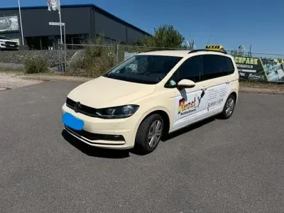 Gebraucht VW Touran Comfortline 150 PS (110 kW) 2023 Beige Van / Kleinbus