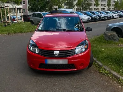 Używany Dacia Sandero 101 KM (74 kW) 2009 Czerwony Sedan/Limuzyna