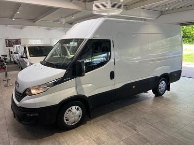 Second-hand Iveco Daily 156 CP (114 kW) 2019 Alb Monovolum