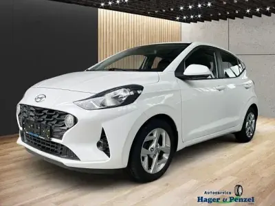 Gebraucht Hyundai i10 Trend 67 PS (49 kW) 2023 Weiß Kleinwagen