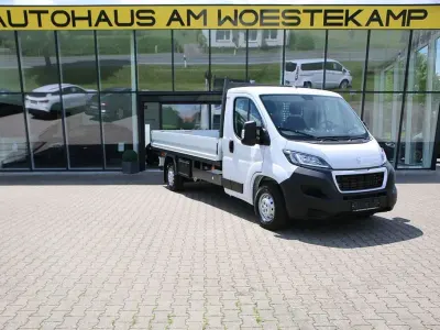 Gebraucht Peugeot Boxer 140 PS (102 kW) 2023 Weiß Van
