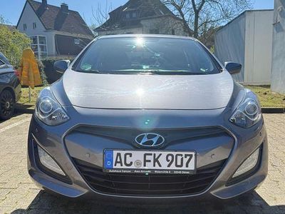 Gebraucht Hyundai i30 Style 99 PS (72 kW) 2012 Grau Limousine