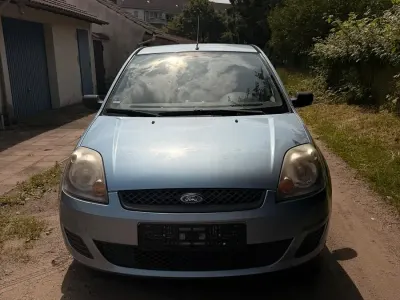 Gebraucht Ford Fiesta 68 PS (50 kW) 2007 Blau Kleinwagen
